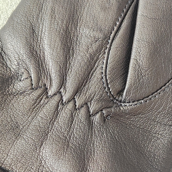 Isotoner gloves women's S black leather Thinsulate 3M lining classic new $60 - Picture 5 of 10
